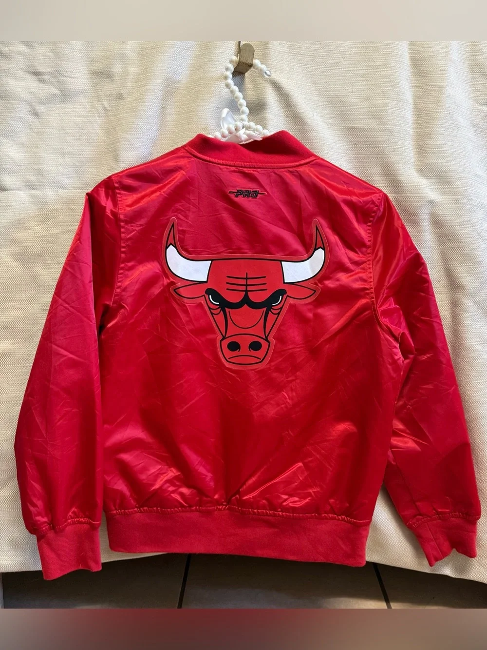 Pro Standard Chicago Bulls Satin Varsity Jacket Youth Medium 10/12 Red
